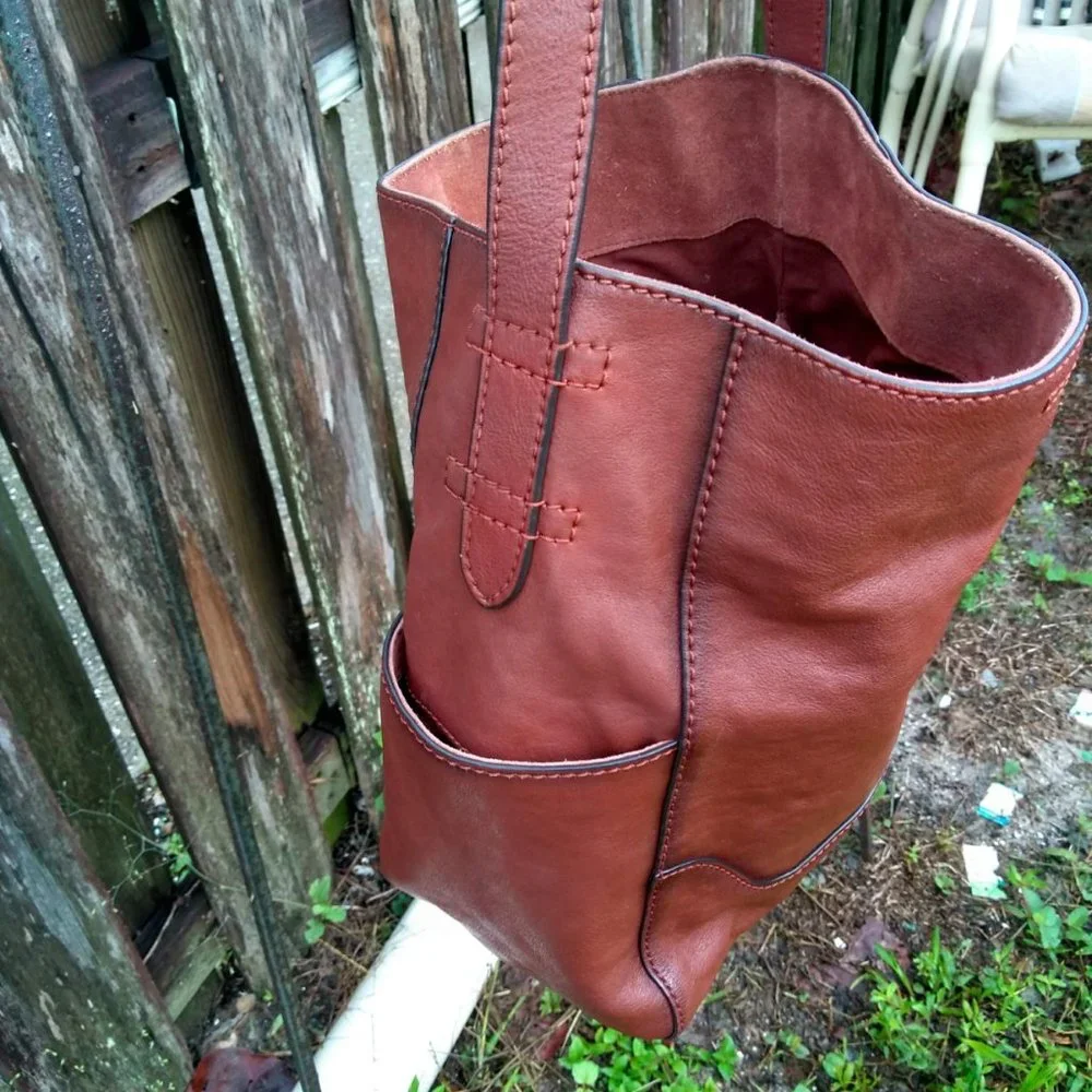Frye bucket hobo